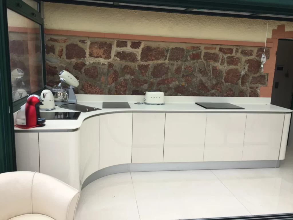Cuisine meuble arrondi antibes 06